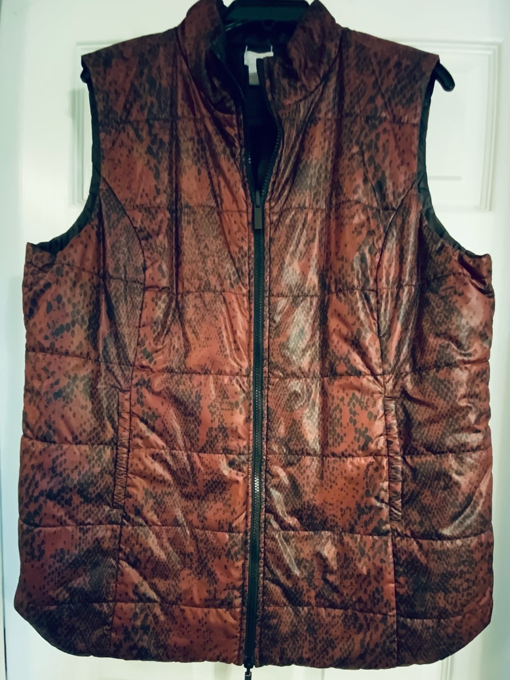 Chico's quilted puffer vest in a maroon and black printed design Size 3 - Picture 7 of 7